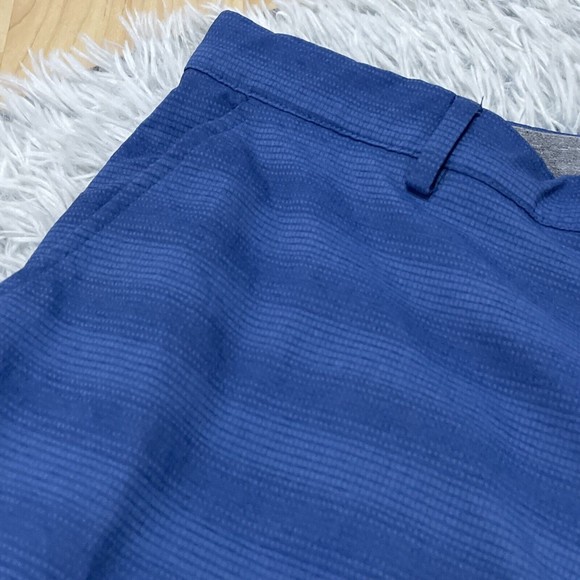 Greg Norman golf‎ Shorts Mens size 38 Blue Outdoor Fish logo Flat Front Chinos - Picture 2 of 6